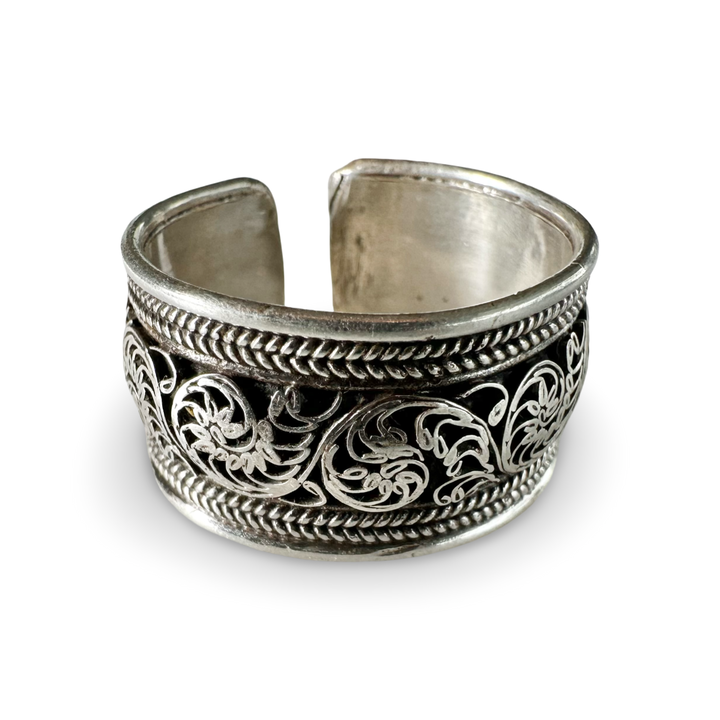 Traditional silver ring from Nepal - handmade in filigree work