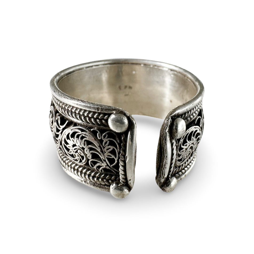 Traditional silver ring from Nepal - handmade in filigree work