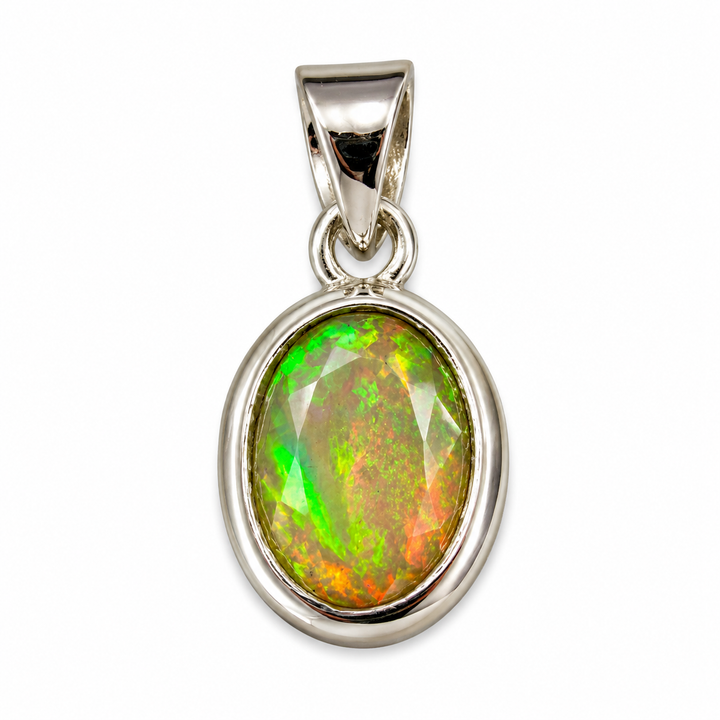 Zierlicher Opal Anhänger aus Silber