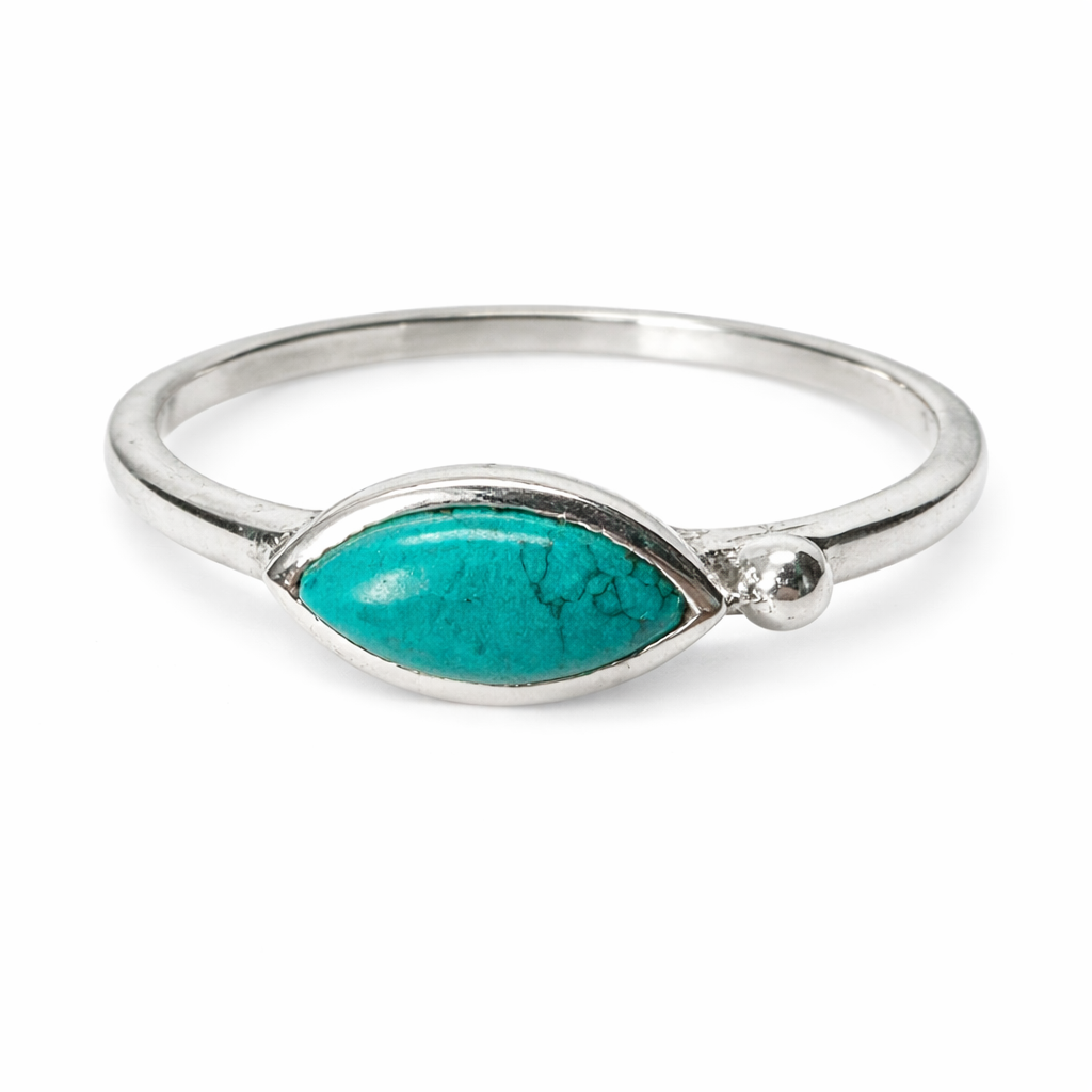 Bague en argent délicate et élégante avec pierre précieuse ovale colorée