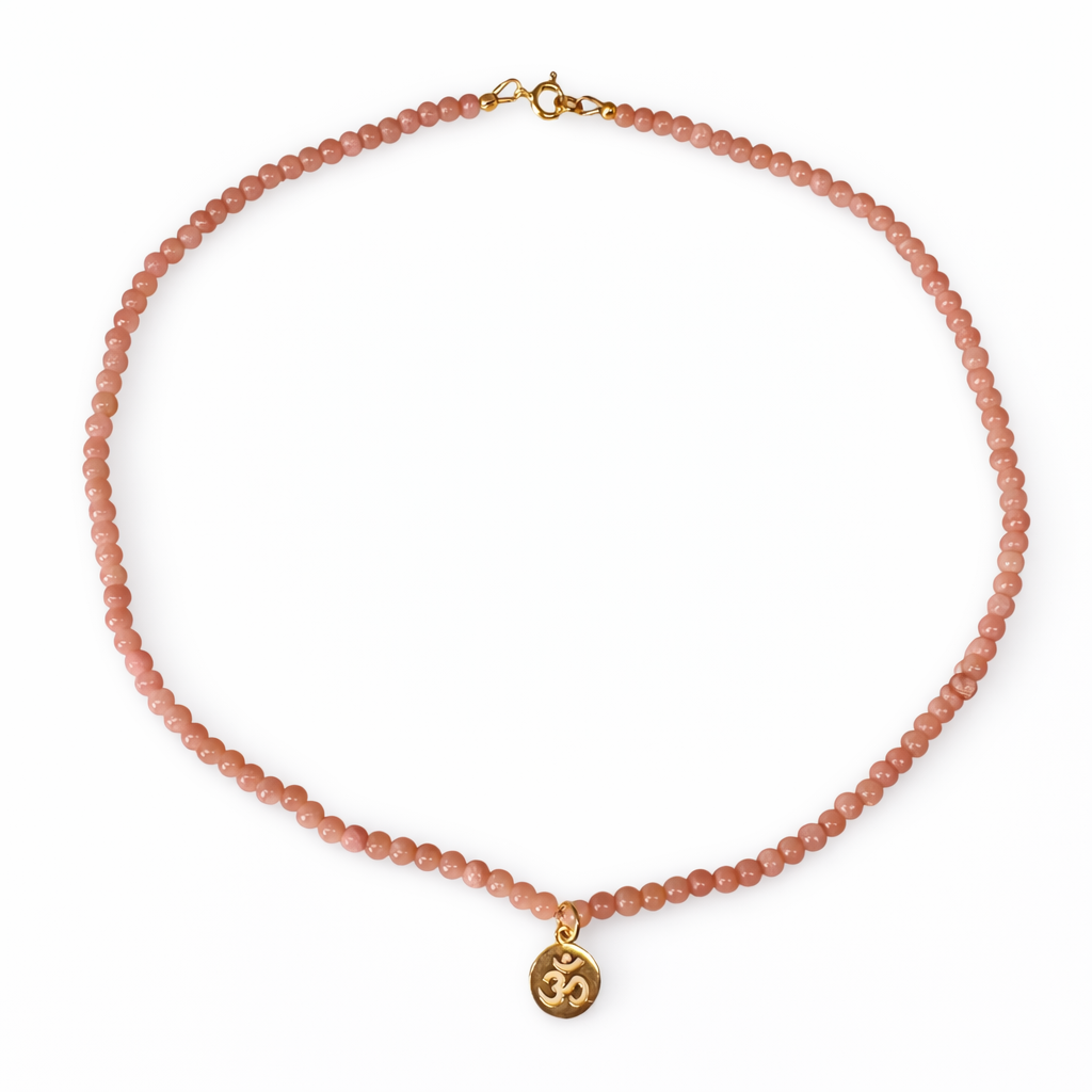Collana in aragonite con pendente Om ॐ placcato oro