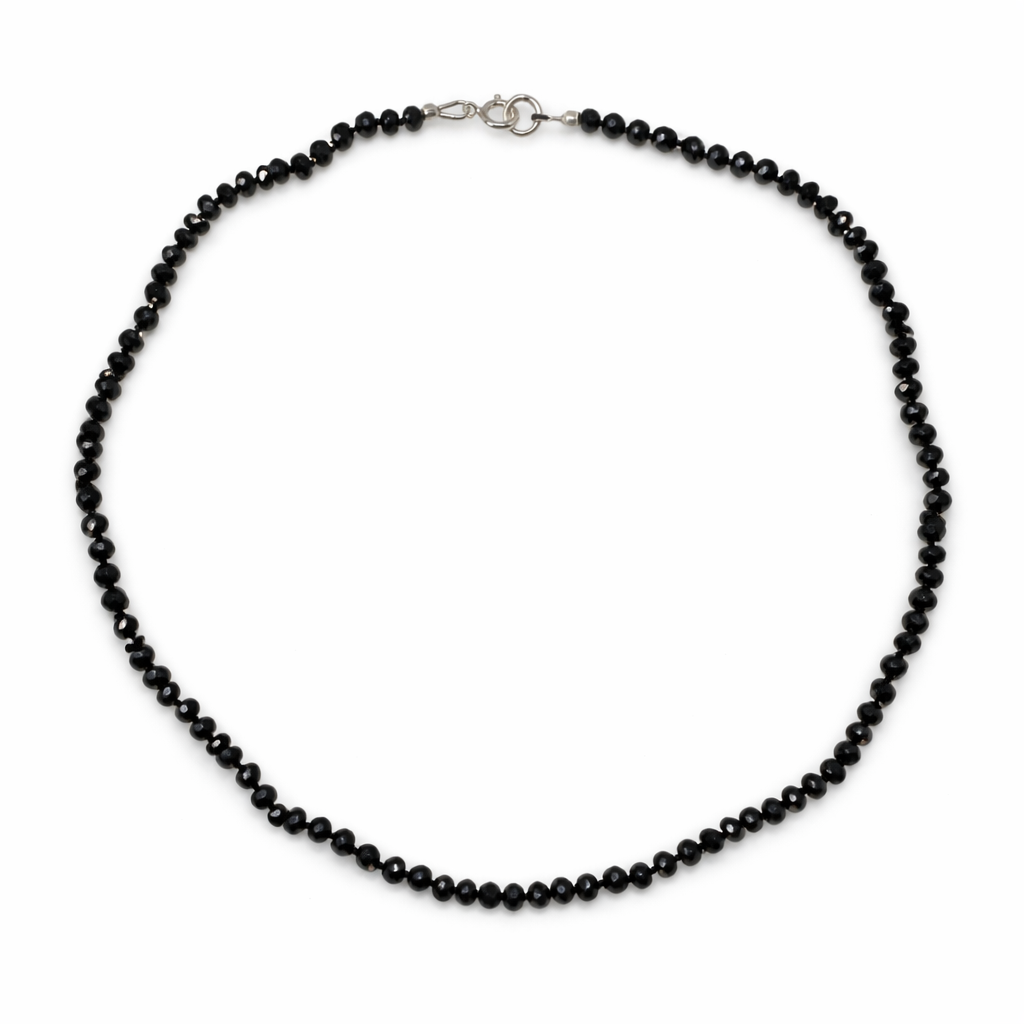 མཛེས་སྡུག་ལྡན་པའི་ཐུར་མ་ལིན་གྱི་སྐེ་ཕྲེང་ནག་པོ།