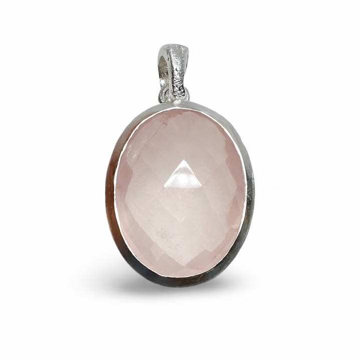 Pendentif en quartz rose ovale facetté dans une monture en argent
