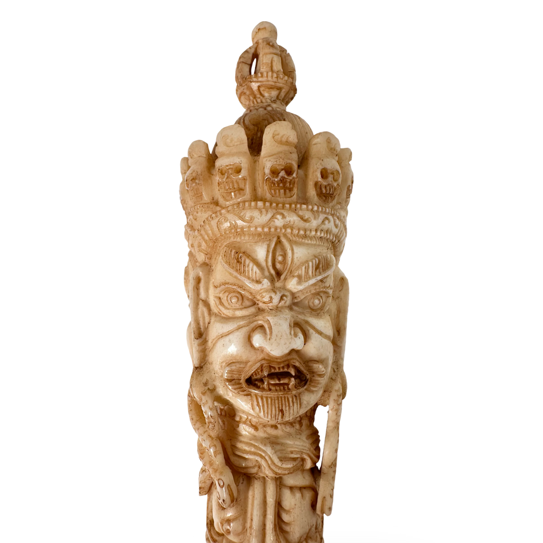 Straordinario pugnale rituale Phurpa realizzato con ossa di yak