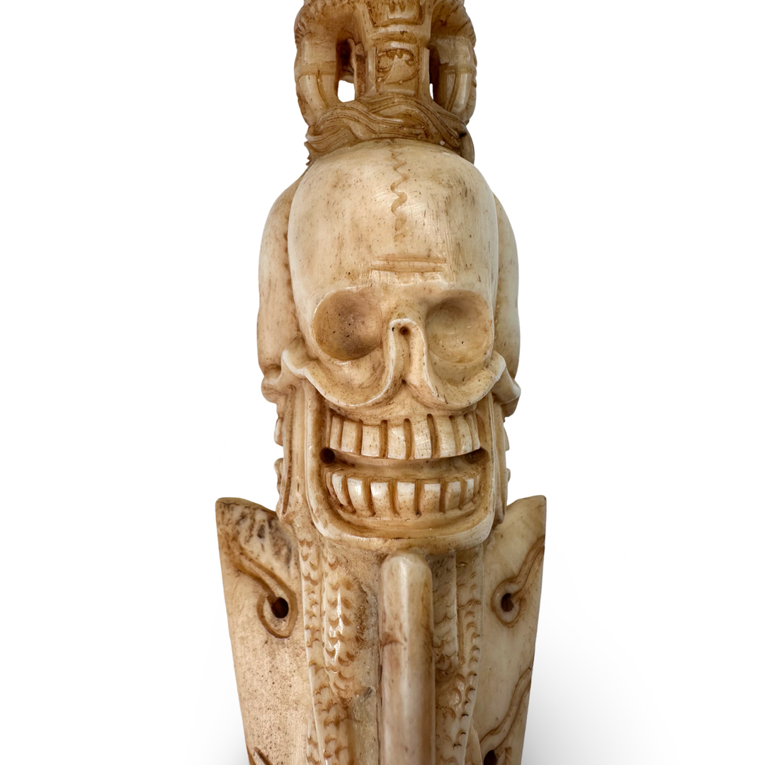 Straordinario pugnale rituale Phurpa realizzato con ossa di yak