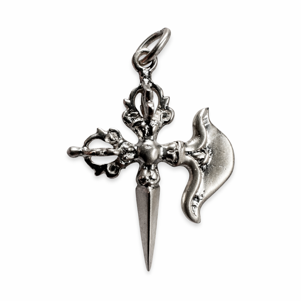 དངུལ་ལས་གྲུབ་པའི་ཀཱརྟི་ཀ་དང་ཕུར་པ་དང་རྡོ་རྗེའི་ཕྲེང་བ།