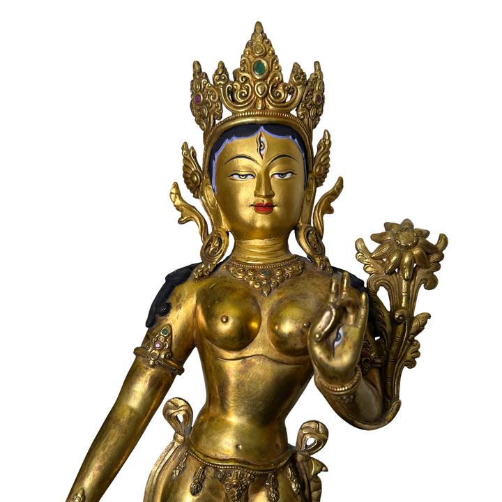 Grande statua di Tara Bianca, splendidamente realizzata e dorata a fuoco