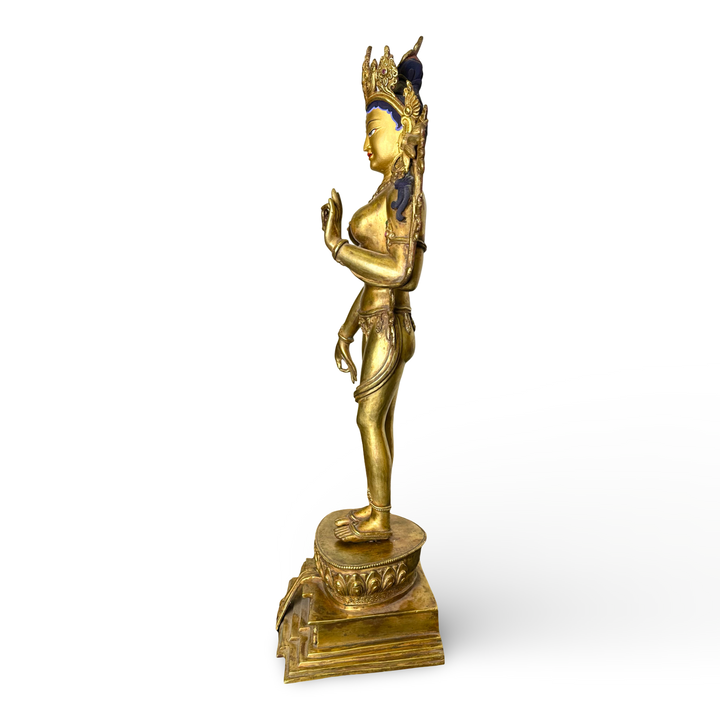 Grande statua di Tara Bianca, splendidamente realizzata e dorata a fuoco