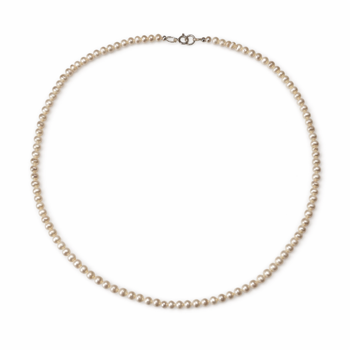 Fine pearl necklace