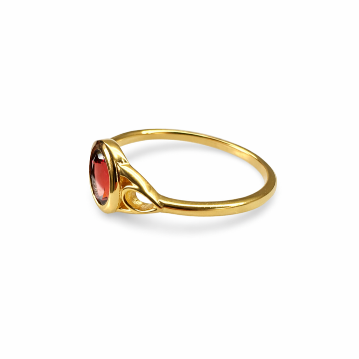 Anello in argento placcato oro con granato