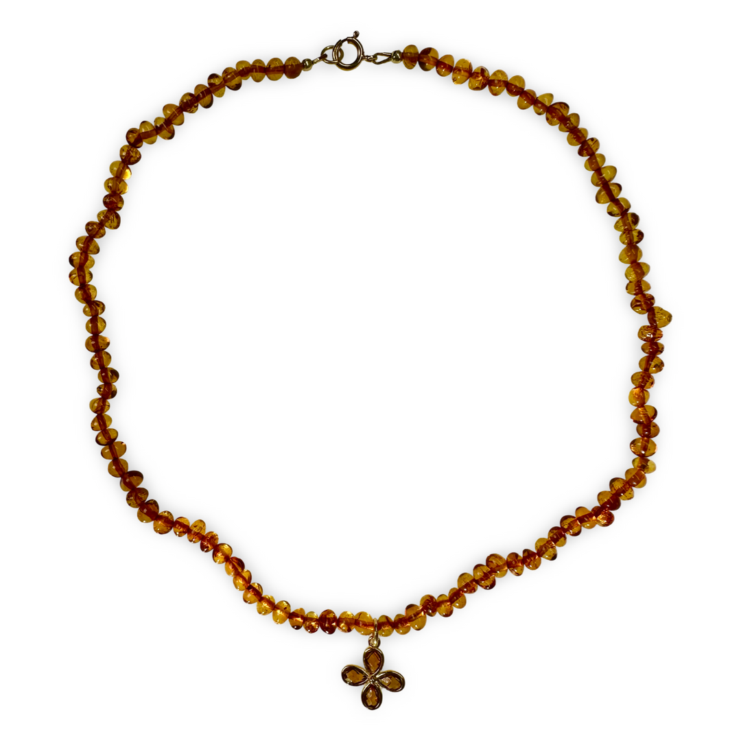 Collana in ambra con pendente in granato