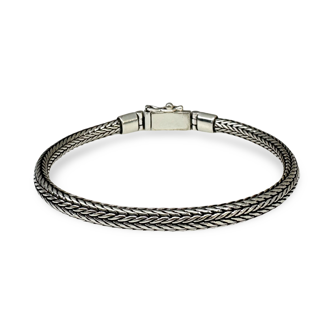 Elegante bracciale a forma di serpente in argento con chiusura sorprendente