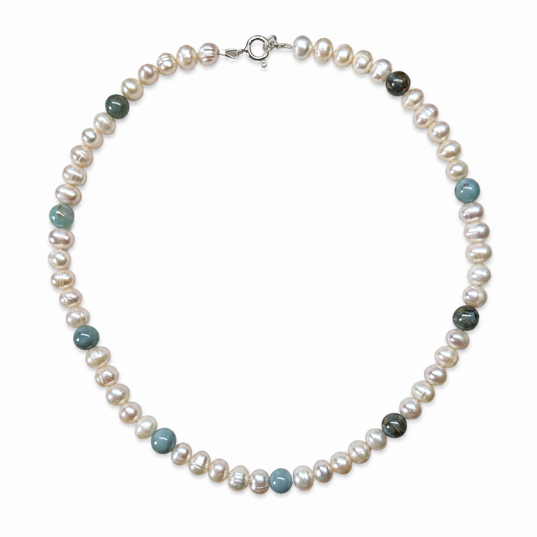 Collier de perles d'eau douce avec agate bleue