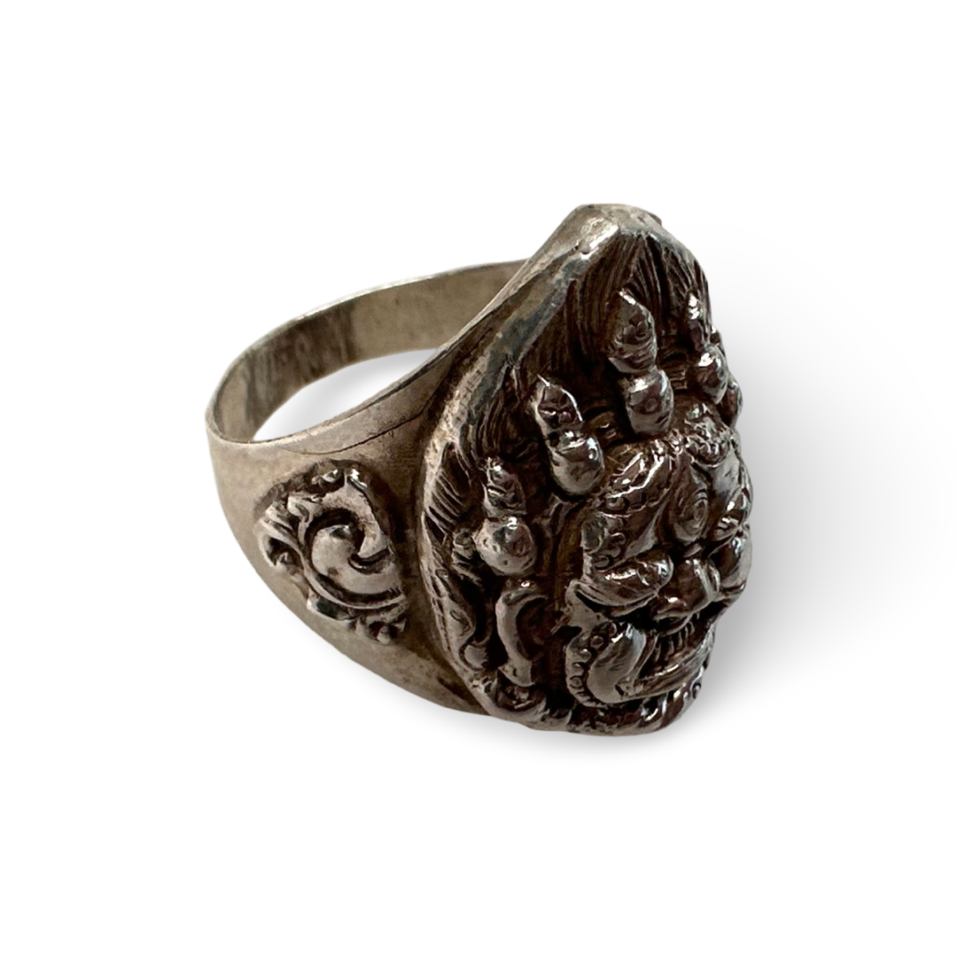 Imposanter Mahakala-Ring aus Silber