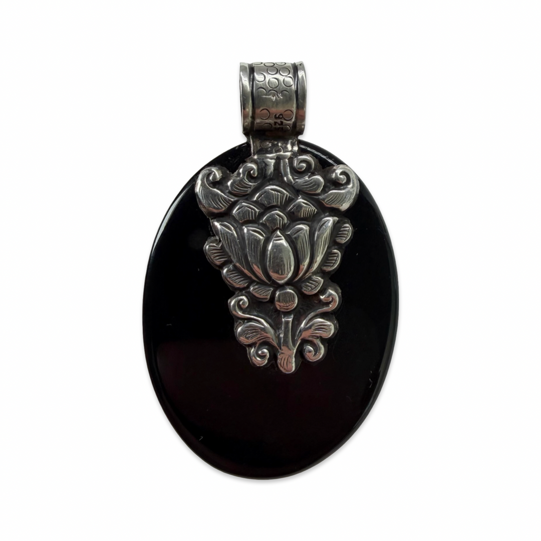 Grosser Onyx-Anhänger mit Silber-Ganesha und Koralle