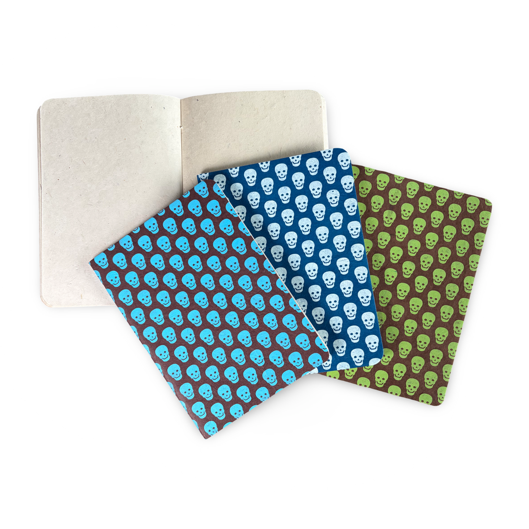 Carnet en papier lokta - motif tête de mort, imprimé à la main