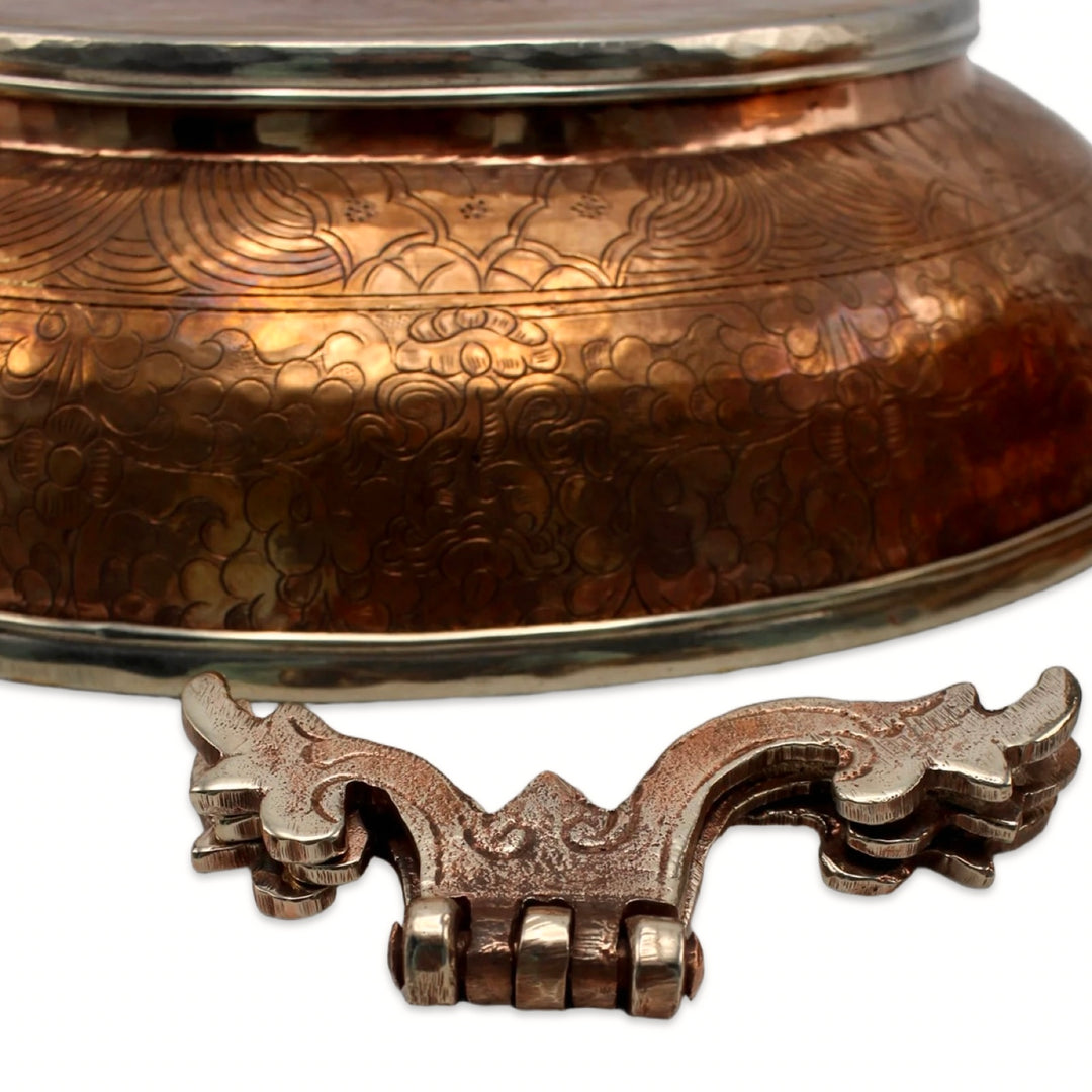 ཛམ་བྷ་ལའི་ཆུའི་མཆོད་ཆས་(ཆུ་ཏོར) - ཟངས་བརྡུངས་པ།