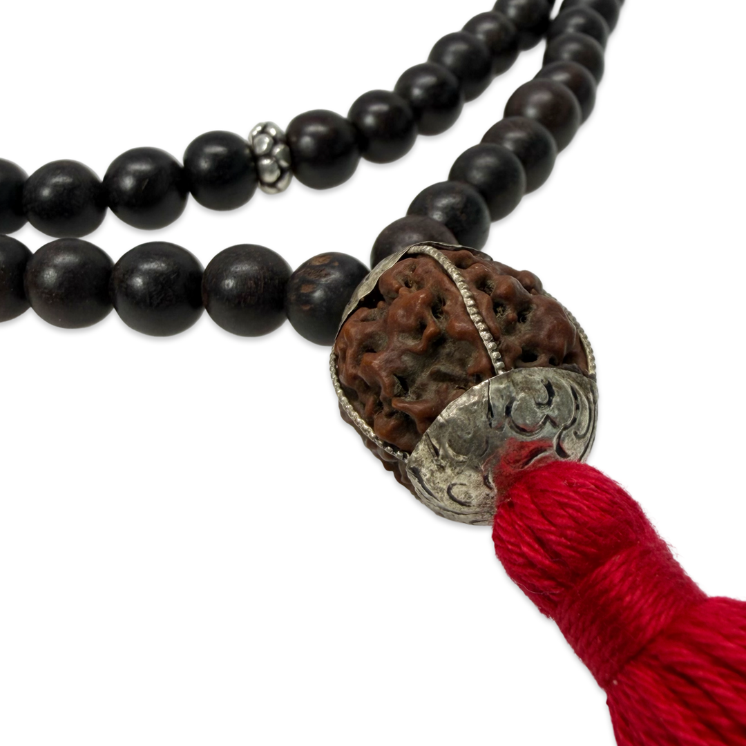 Mala aus Ebenholz mit Rudraksha in Silberfassung