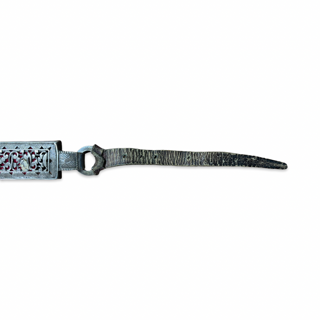Cintura tibetana antica con placche d'argento traforate