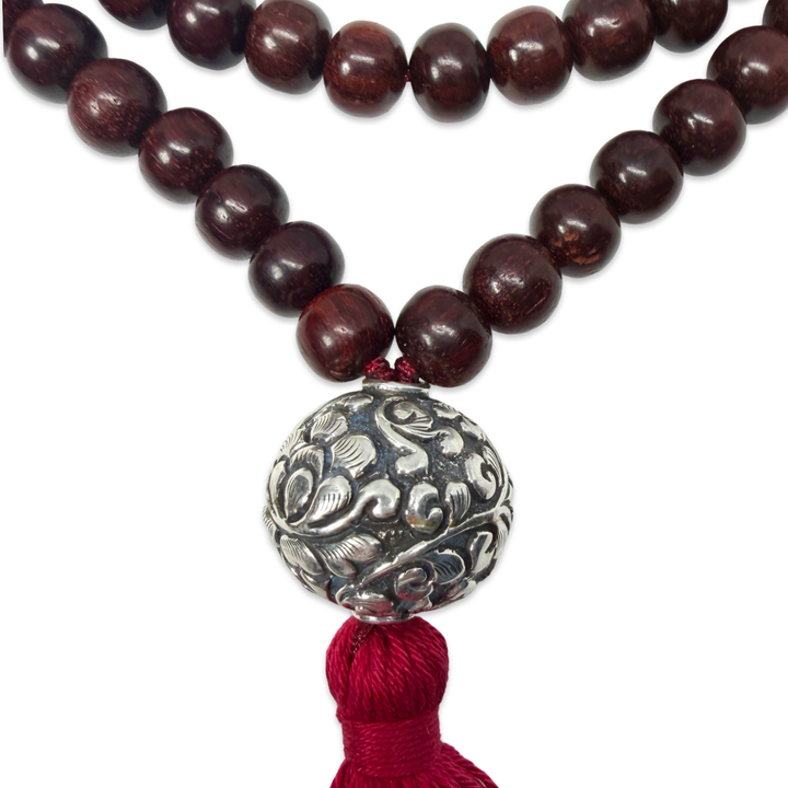 Grosse Mala aus rotem Sandelholz mit handgeschmiedeter Guru-Perle und Quaste