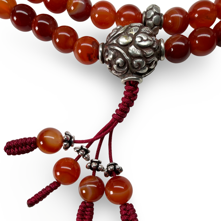 Mala en agate rouge avec perle en argent forgée à la main