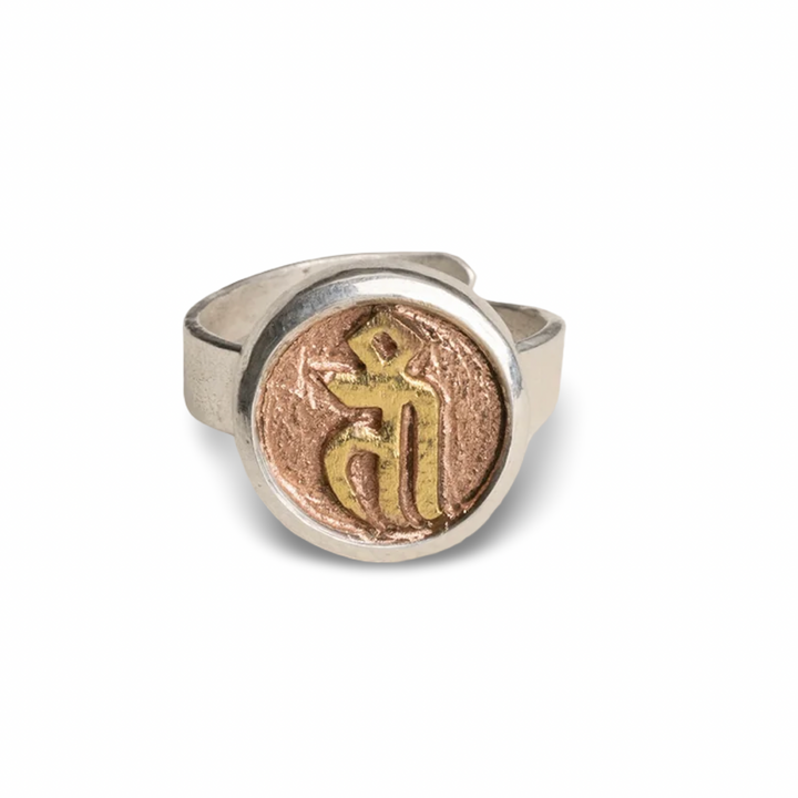 Ring mit Keimsilbe Tam, feuervergoldet · CHARU × Khyenle