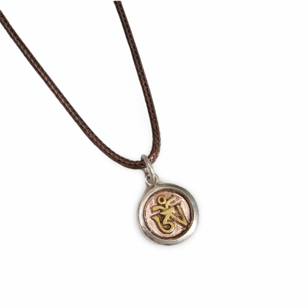 Kette mit Keimsilbe Dhih, feuervergoldet · CHARU × Khyenle