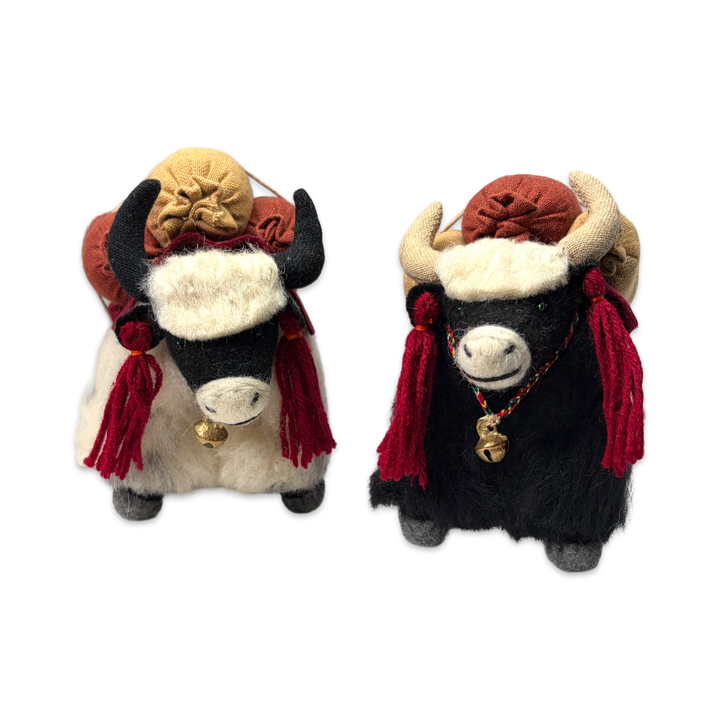 Beladene Yaks in Weiss und Schwarz, Vorderansicht
