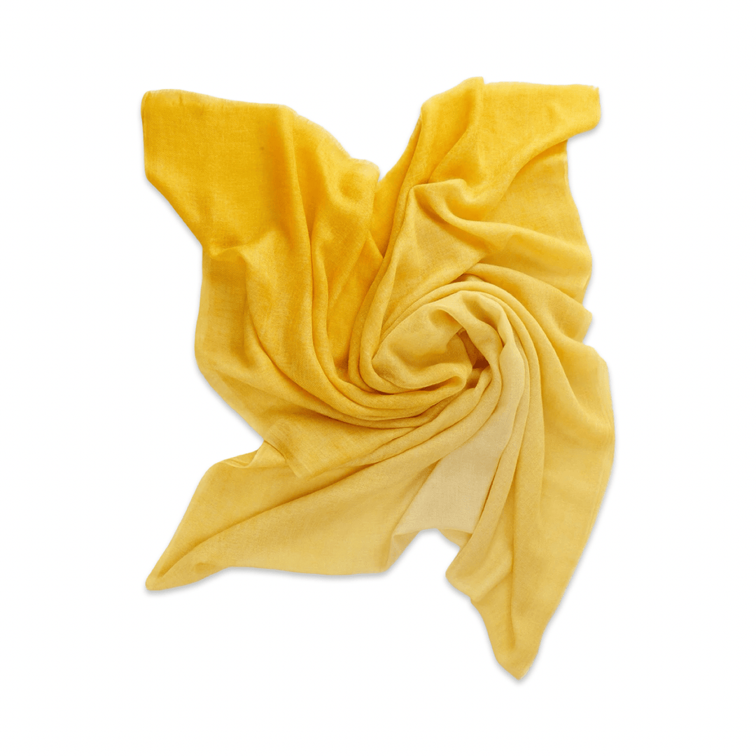 «A Shawl of Light» · Gelber Schal aus Yak-Daunenhaar · CHARU × Yitso Hima - Atelier Tibet
