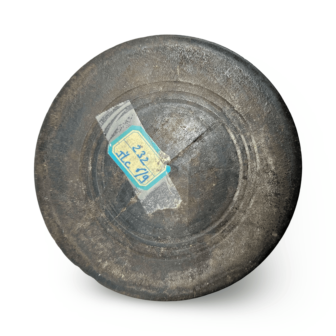 Altes gedrechseltes Gefäss aus Nepal mit tiefer Patina - Atelier Tibet