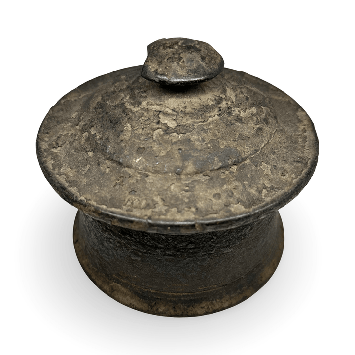 Altes gedrechseltes Gefäss aus Nepal mit tiefer Patina - Atelier Tibet