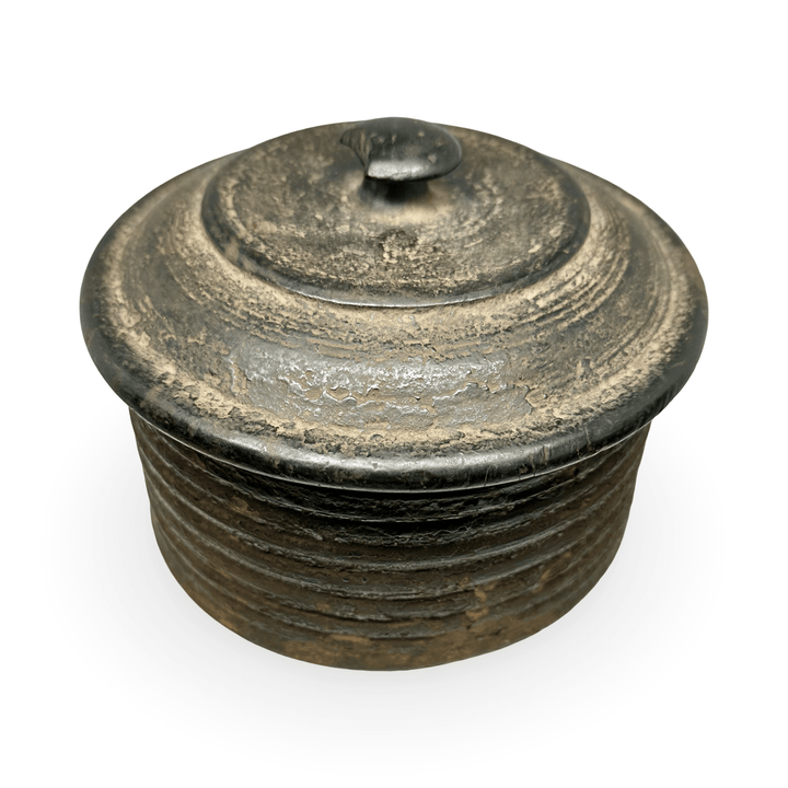 Altes Kumkum Gefäss mit aussergewöhnlich reicher Patina - Atelier Tibet