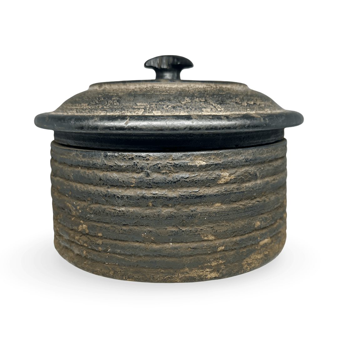 Altes Kumkum Gefäss mit aussergewöhnlich reicher Patina - Atelier Tibet