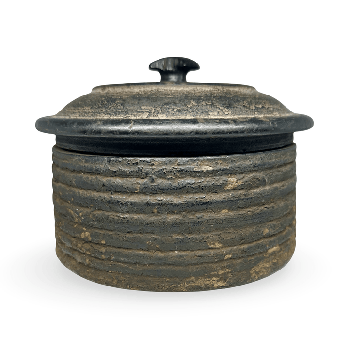 Altes Kumkum Gefäss mit aussergewöhnlich reicher Patina - Atelier Tibet