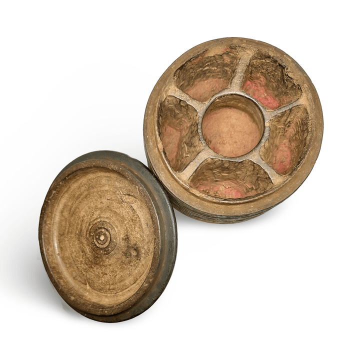 Altes Kumkum Gefäss mit aussergewöhnlich reicher Patina - Atelier Tibet