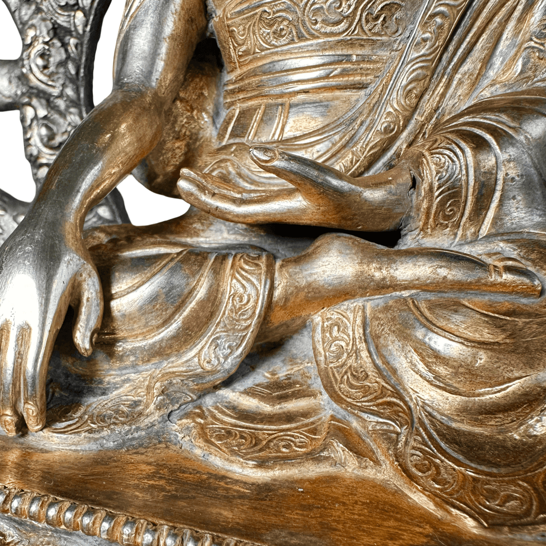 Antike vergoldete Shakyamuni Buddha Statue mit aufwändiger Aureole - Atelier Tibet