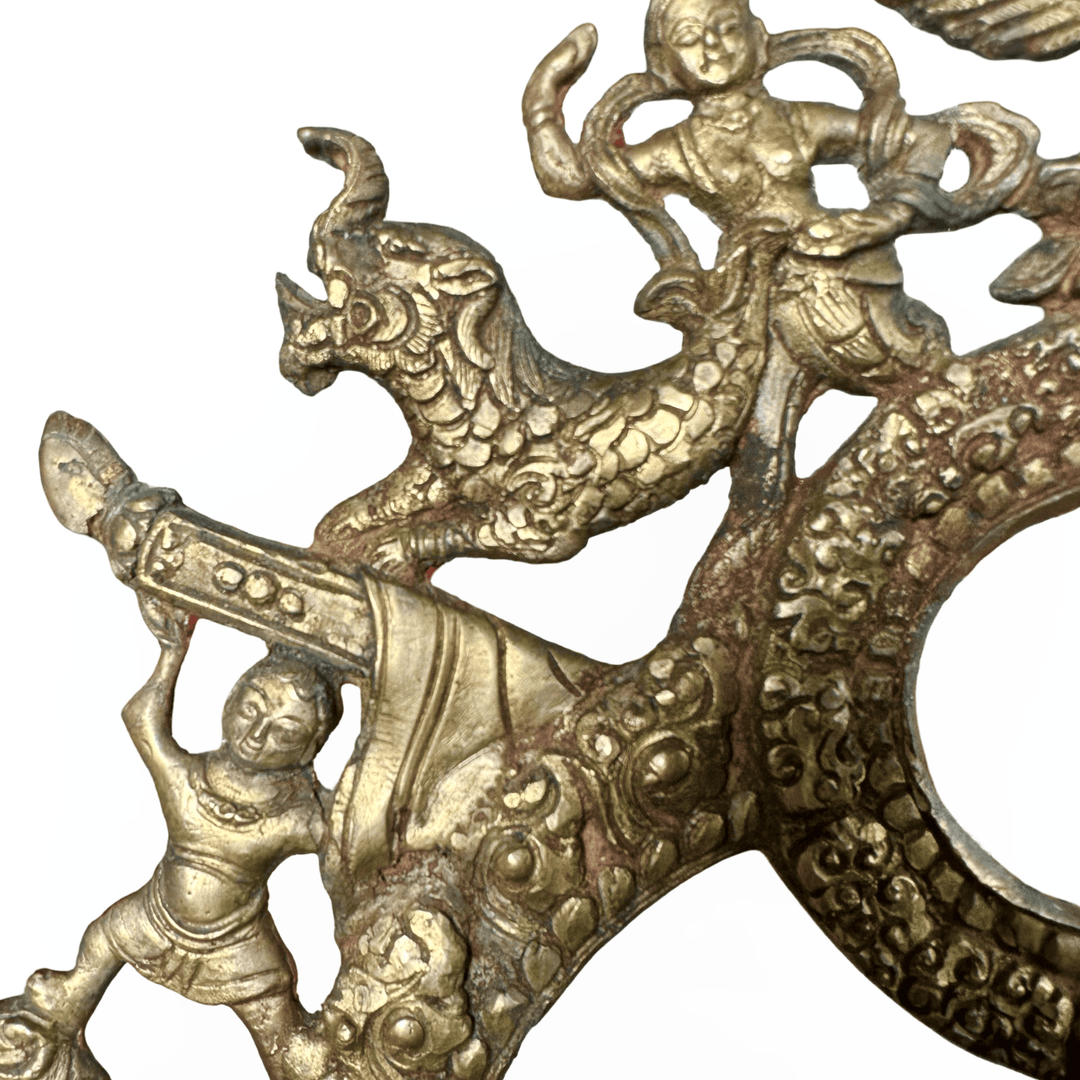 Antike vergoldete Shakyamuni Buddha Statue mit aufwändiger Aureole - Atelier Tibet