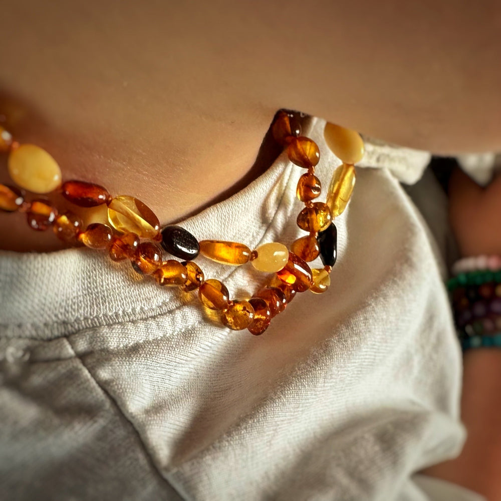 Baby - Halskette aus bunten polierten Bernsteinen - Atelier Tibet