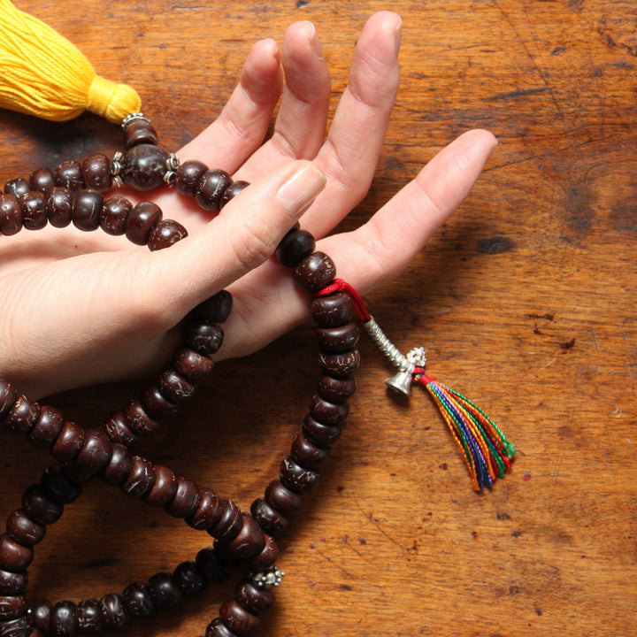 Bodhisamen - Mala mit Silberperlen, Counter und Quaste - Atelier Tibet