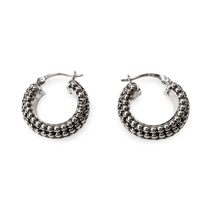 Breite Kreolen mit geschwärzter Silber - Perlen - Verzierung (Ø 20 mm) - Atelier Tibet