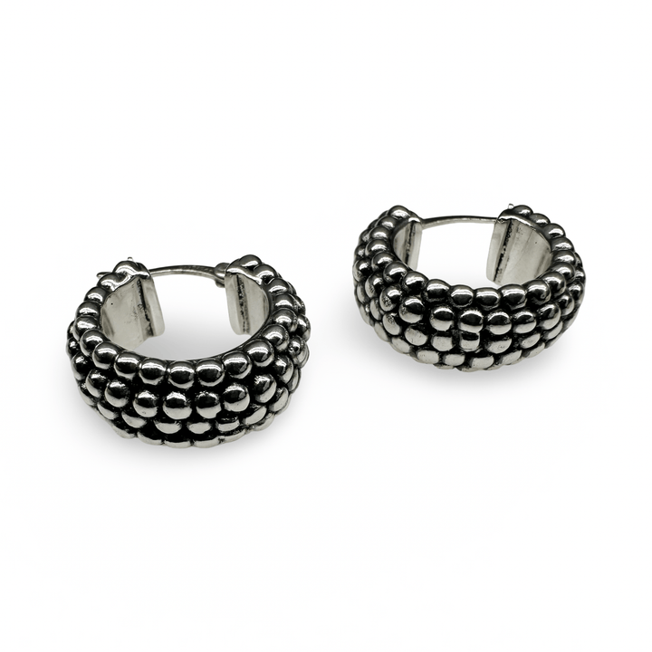 Breite Kreolen mit geschwärzter Silber - Perlen - Verzierung (Ø 20 mm) - Atelier Tibet