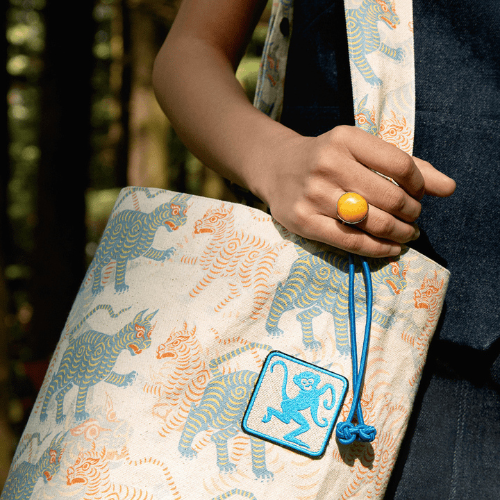 Bucket Bag - Tibetischer Tiger, crème-blau-orange · Studio Losel - Atelier Tibet