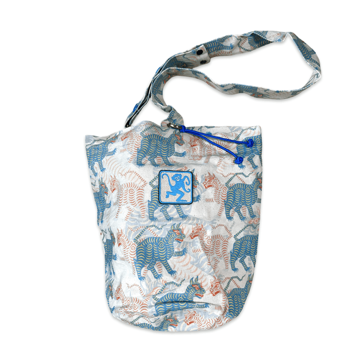Bucket Bag - Tibetischer Tiger, crème-blau-orange · Studio Losel - Atelier Tibet