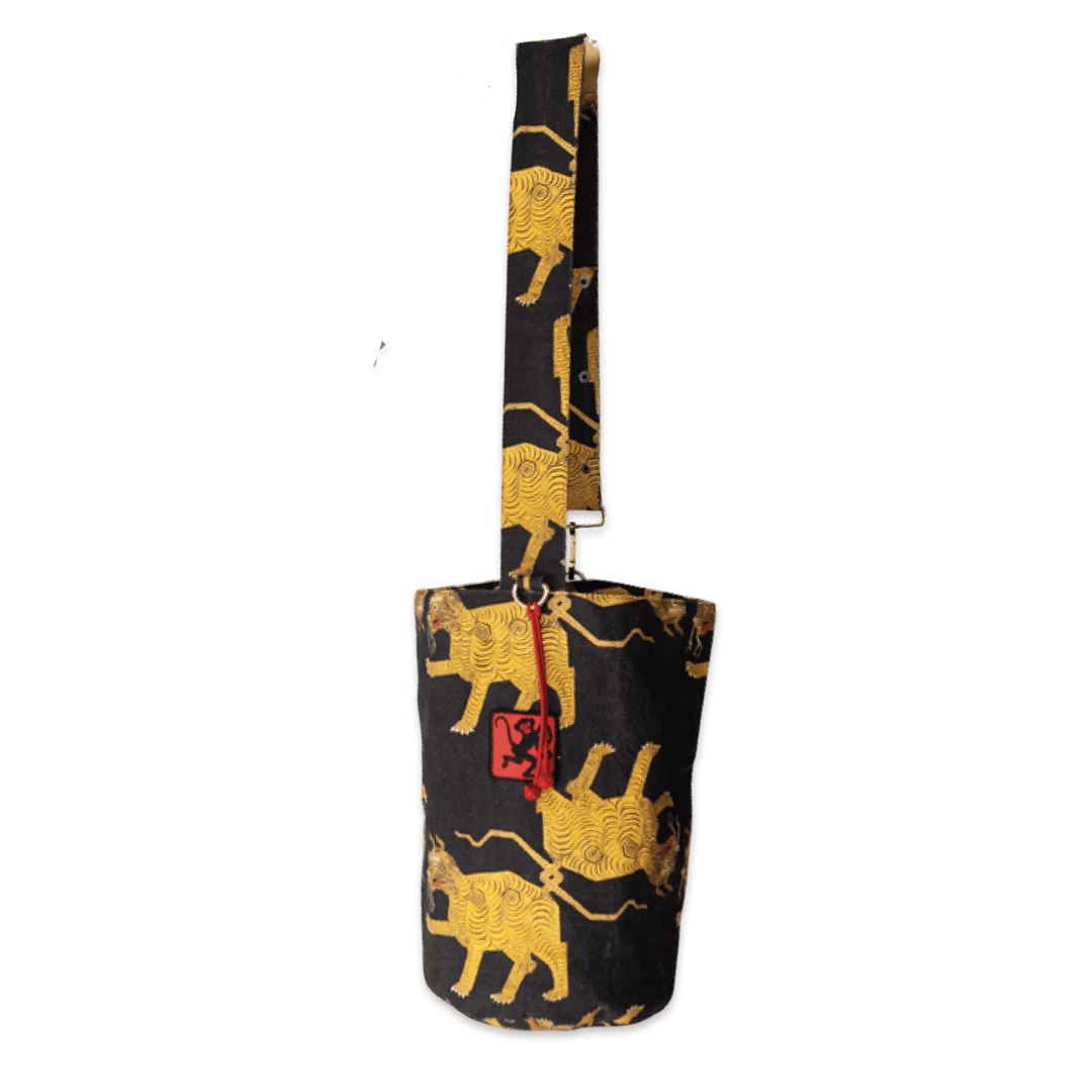 Bucket Bag - Tibetischer Tiger, schwarz-gelb-rot · Studio Losel - Atelier Tibet