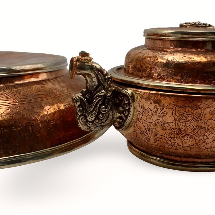 Dzambhala-Wasseropfer-Set (Chutor) - gehämmertes Kupfer - Atelier Tibet