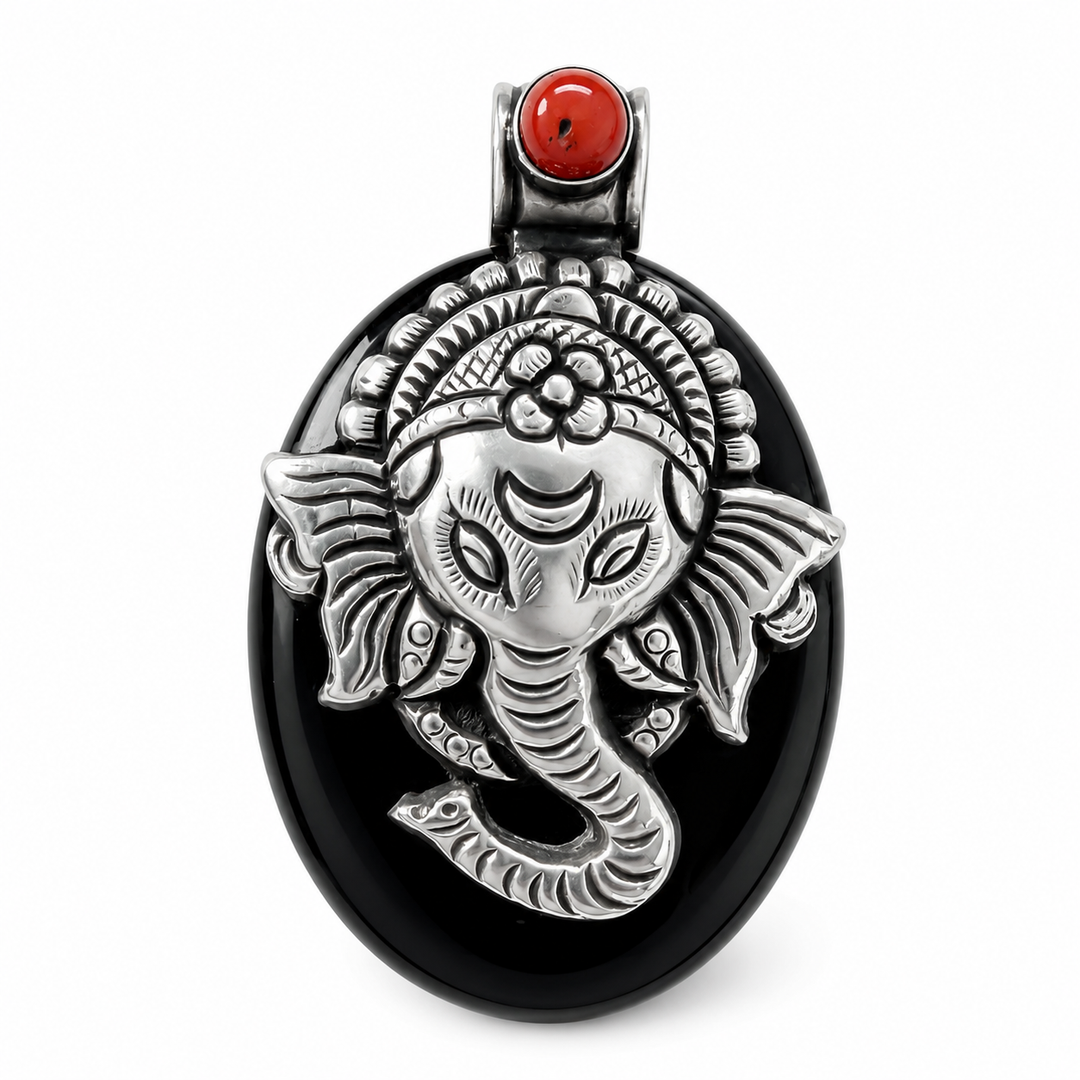 Grosser Onyx-Anhänger mit Silber-Ganesha und Koralle