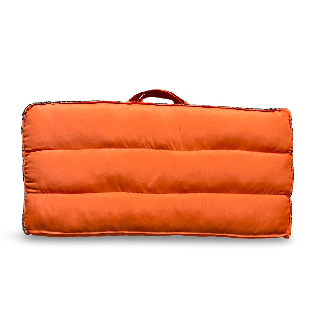 Faltbares Meditations - und Sitzkissen in kräftigem Orangeton - Atelier Tibet