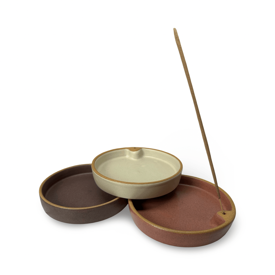 Funktionale, moderne Räucherstäbchen - Sockel aus gebranntem Ton - Atelier Tibet