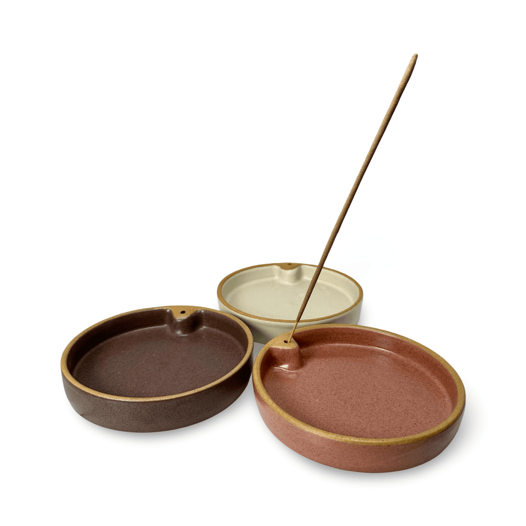 Funktionale, moderne Räucherstäbchen - Sockel aus gebranntem Ton - Atelier Tibet