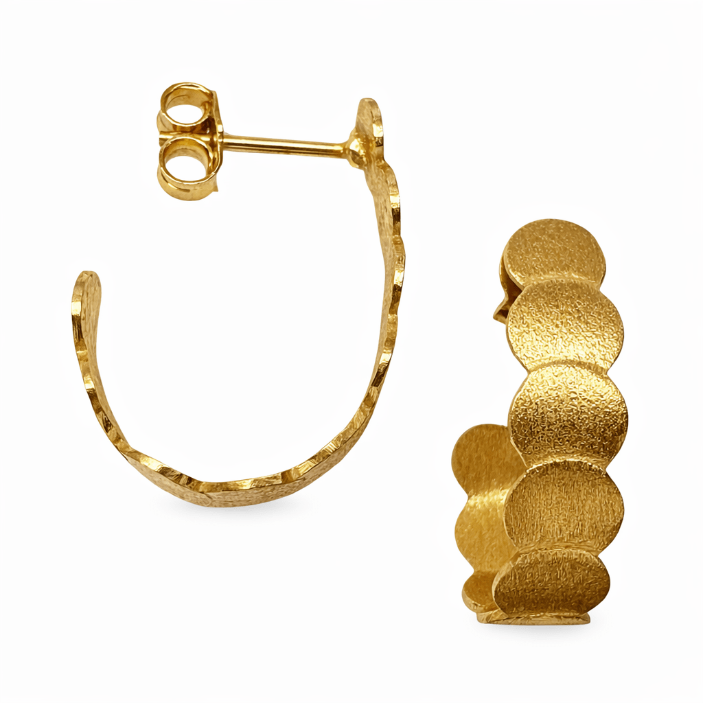 Geschwungene, elegante vergoldete Ohrstecker - Atelier Tibet